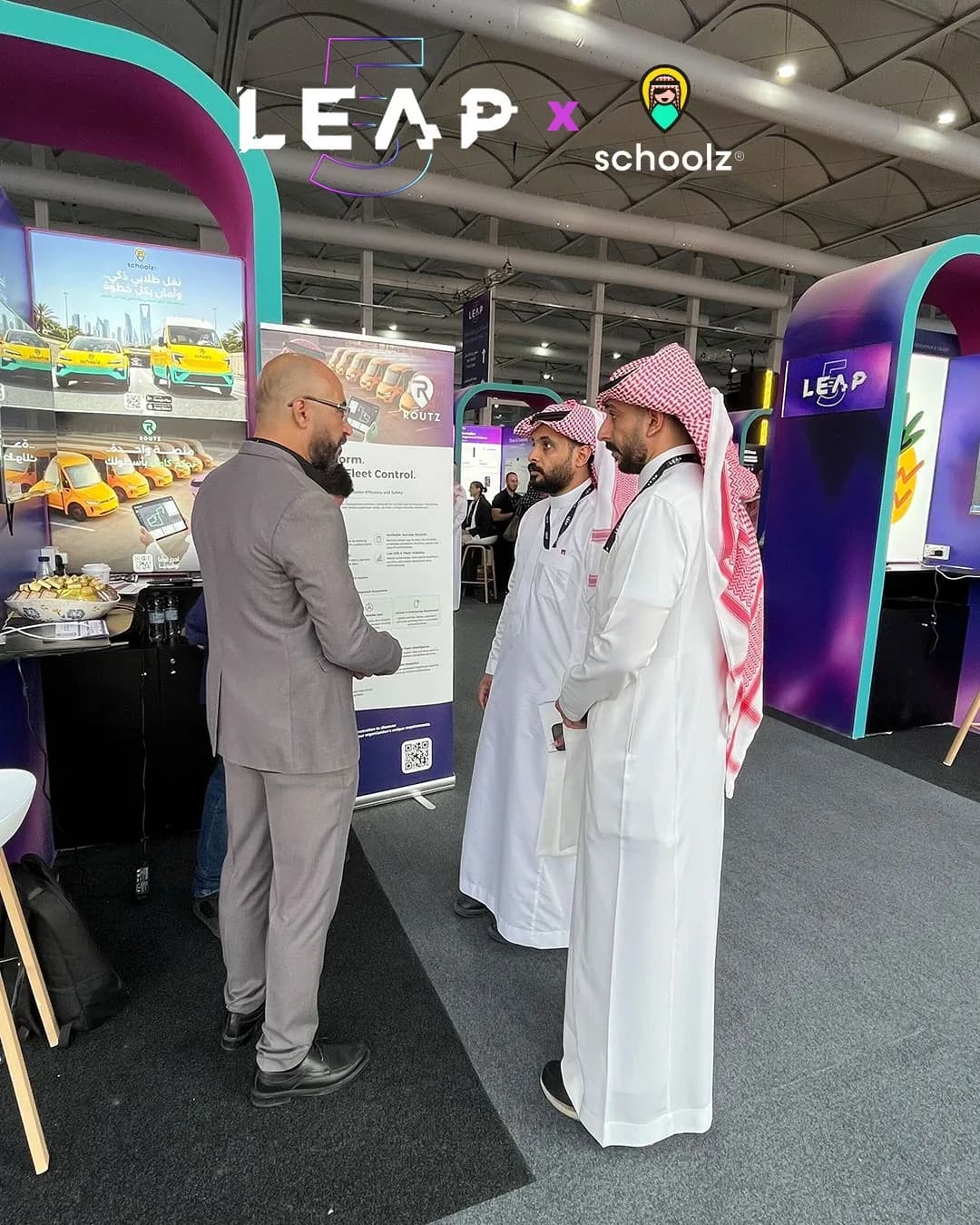 فريق Schoolz يعرض حلول النقل المدرسي الذكي لزوار المعرض