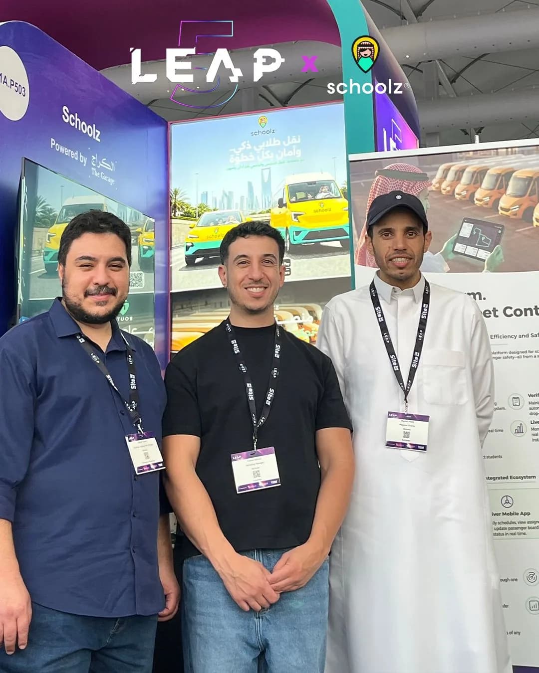فريق Schoolz وضيف في جناح الشركة بمعرض LEAP 2026
